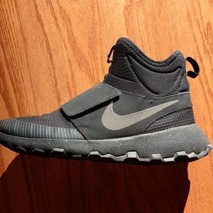 Nike shoes hardly worn